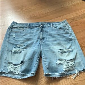 NWOT American Eagle denim distressed shorts
